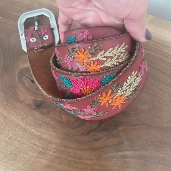VTG Lucky Brand Belt Womens leather Floral BURUR 331 Boho Silver Tone Brass M - Picture 2 of 5